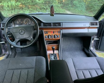 Фіолетовий Мерседес В124, об'ємом двигуна 2.8 л та пробігом 365 тис. км за 3700 $, фото 7 на Automoto.ua