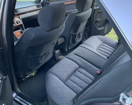 Фіолетовий Мерседес В124, об'ємом двигуна 2.8 л та пробігом 365 тис. км за 3700 $, фото 6 на Automoto.ua