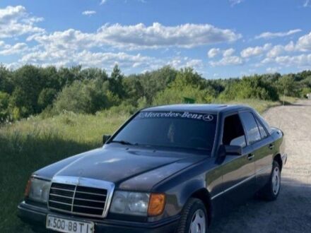 Мерседес В124 1991 в Ровно на Automoto.ua Фиолетовый Мерседес В124, объемом двигателя 2 л и пробегом 350 тыс. км за 1500 $, фото 1 на Automoto.ua