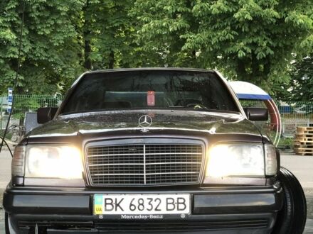 Фиолетовый Мерседес В124, объемом двигателя 2.3 л и пробегом 400 тыс. км за 2500 $, фото 1 на Automoto.ua