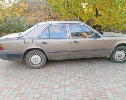 Коричневый Мерседес В124, объемом двигателя 2 л и пробегом 500 тыс. км за 1163 $, фото 2 на Automoto.ua