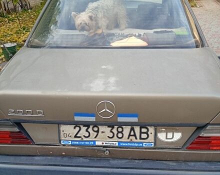 Коричневый Мерседес В124, объемом двигателя 2 л и пробегом 500 тыс. км за 1163 $, фото 1 на Automoto.ua