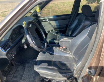 Коричневий Мерседес В124, об'ємом двигуна 2.3 л та пробігом 580 тис. км за 1650 $, фото 6 на Automoto.ua