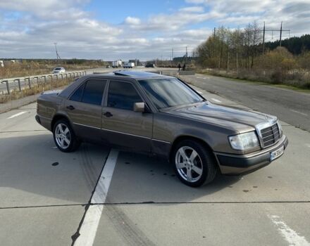 Коричневый Мерседес В124, объемом двигателя 2.3 л и пробегом 480 тыс. км за 2900 $, фото 3 на Automoto.ua