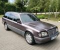 Коричневый Мерседес В124, объемом двигателя 2 л и пробегом 369 тыс. км за 2397 $, фото 1 на Automoto.ua