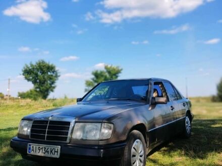 Коричневий Мерседес В124, об'ємом двигуна 2 л та пробігом 300 тис. км за 1500 $, фото 1 на Automoto.ua