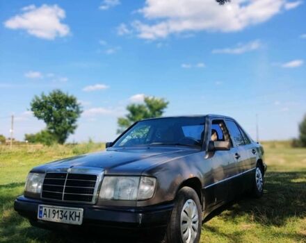 Коричневий Мерседес В124, об'ємом двигуна 2 л та пробігом 300 тис. км за 1500 $, фото 1 на Automoto.ua