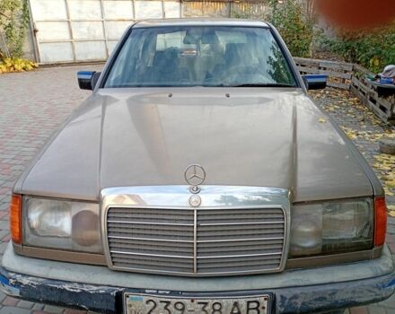 Коричневый Мерседес В124, объемом двигателя 2 л и пробегом 500 тыс. км за 1163 $, фото 1 на Automoto.ua