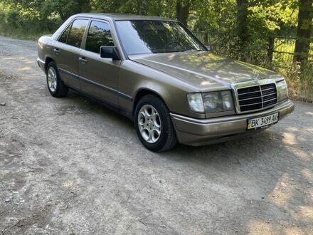 Мерседес В124 1988 в Черткове на Automoto.ua Коричневый Мерседес В124, объемом двигателя 2 л и пробегом 602 тыс. км за 1800 $, фото 1 на Automoto.ua