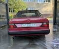 Красный Мерседес В124, объемом двигателя 2.5 л и пробегом 400 тыс. км за 3350 $, фото 3 на Automoto.ua