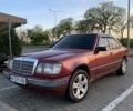 Красный Мерседес В124, объемом двигателя 2.6 л и пробегом 470 тыс. км за 2500 $, фото 1 на Automoto.ua