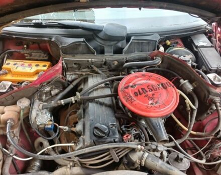 Мерседес В124 1989 в Борисполе на Automoto.ua Красный Мерседес В124, объемом двигателя 2.3 л и пробегом 300 тыс. км за 1400 $, фото 3 на Automoto.ua