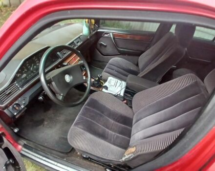 Мерседес В124 1989 в Борисполе на Automoto.ua Красный Мерседес В124, объемом двигателя 2.3 л и пробегом 300 тыс. км за 1400 $, фото 5 на Automoto.ua