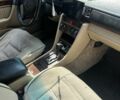 Красный Мерседес В124, объемом двигателя 2.3 л и пробегом 280 тыс. км за 3000 $, фото 5 на Automoto.ua