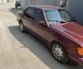 Красный Мерседес В124, объемом двигателя 2.3 л и пробегом 280 тыс. км за 3000 $, фото 3 на Automoto.ua