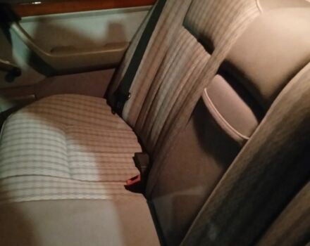 Червоний Мерседес В124, об'ємом двигуна 2 л та пробігом 2 тис. км за 4000 $, фото 5 на Automoto.ua