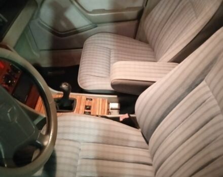 Червоний Мерседес В124, об'ємом двигуна 2 л та пробігом 2 тис. км за 4000 $, фото 4 на Automoto.ua