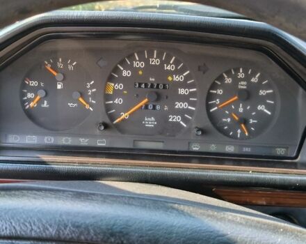 Красный Мерседес В124, объемом двигателя 3 л и пробегом 347 тыс. км за 2300 $, фото 4 на Automoto.ua