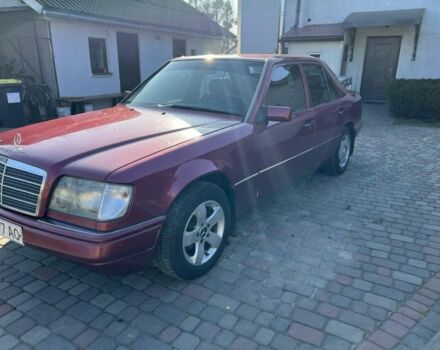 Красный Мерседес В124, объемом двигателя 2.5 л и пробегом 321 тыс. км за 3200 $, фото 5 на Automoto.ua