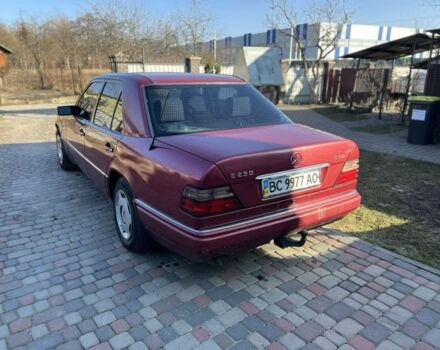 Красный Мерседес В124, объемом двигателя 2.5 л и пробегом 321 тыс. км за 3200 $, фото 3 на Automoto.ua