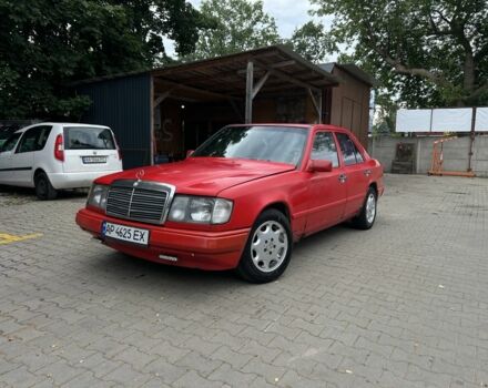 Красный Мерседес В124, объемом двигателя 2 л и пробегом 450 тыс. км за 1600 $, фото 1 на Automoto.ua