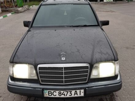 Мерседес В124 1989 у Тернополі на Automoto.ua Червоний Мерседес В124, об'ємом двигуна 2.2 л та пробігом 285 тис. км за 2500 $, фото 1 на Automoto.ua
