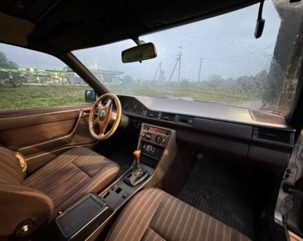 Сірий Мерседес В124, об'ємом двигуна 2.3 л та пробігом 380 тис. км за 2700 $, фото 5 на Automoto.ua