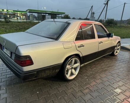 Сірий Мерседес В124, об'ємом двигуна 2.3 л та пробігом 380 тис. км за 2700 $, фото 4 на Automoto.ua