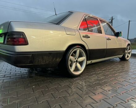 Сірий Мерседес В124, об'ємом двигуна 2.3 л та пробігом 380 тис. км за 2700 $, фото 2 на Automoto.ua