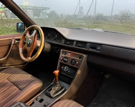 Сірий Мерседес В124, об'ємом двигуна 2.3 л та пробігом 380 тис. км за 2700 $, фото 6 на Automoto.ua