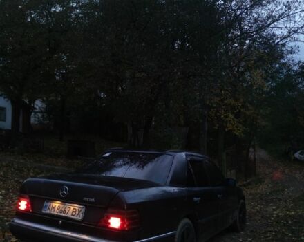 Серый Мерседес В124, объемом двигателя 2 л и пробегом 300 тыс. км за 1650 $, фото 2 на Automoto.ua