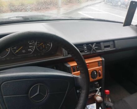 Серый Мерседес В124, объемом двигателя 2 л и пробегом 380 тыс. км за 3200 $, фото 4 на Automoto.ua