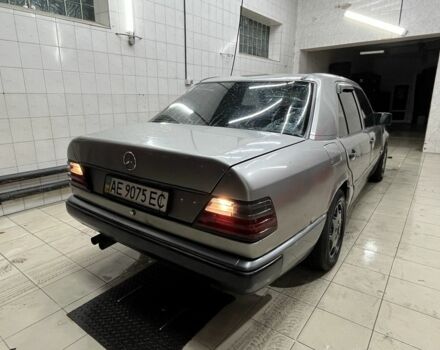 Серый Мерседес В124, объемом двигателя 2.6 л и пробегом 500 тыс. км за 1300 $, фото 11 на Automoto.ua