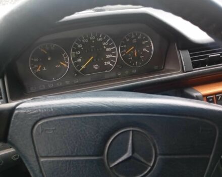 Серый Мерседес В124, объемом двигателя 2 л и пробегом 380 тыс. км за 3200 $, фото 5 на Automoto.ua