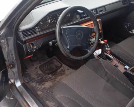 Серый Мерседес В124, объемом двигателя 2 л и пробегом 380 тыс. км за 3200 $, фото 6 на Automoto.ua