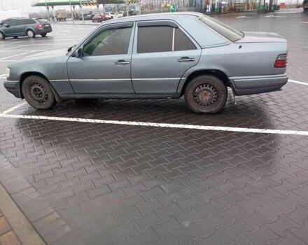 Серый Мерседес В124, объемом двигателя 2 л и пробегом 380 тыс. км за 3200 $, фото 2 на Automoto.ua