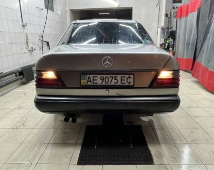 Серый Мерседес В124, объемом двигателя 2.6 л и пробегом 500 тыс. км за 1300 $, фото 7 на Automoto.ua