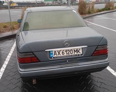 Серый Мерседес В124, объемом двигателя 2 л и пробегом 380 тыс. км за 3200 $, фото 1 на Automoto.ua