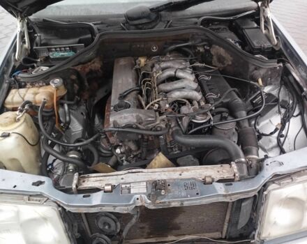 Серый Мерседес В124, объемом двигателя 2 л и пробегом 380 тыс. км за 3200 $, фото 3 на Automoto.ua