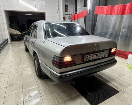 Серый Мерседес В124, объемом двигателя 2.6 л и пробегом 500 тыс. км за 1300 $, фото 10 на Automoto.ua