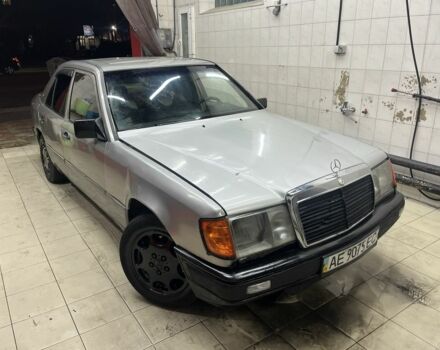 Серый Мерседес В124, объемом двигателя 2.6 л и пробегом 500 тыс. км за 1300 $, фото 5 на Automoto.ua