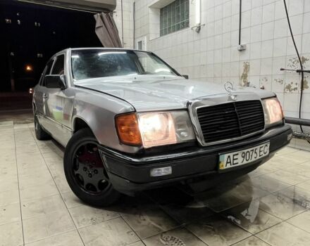 Серый Мерседес В124, объемом двигателя 2.6 л и пробегом 500 тыс. км за 1300 $, фото 1 на Automoto.ua