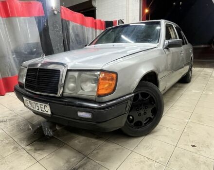 Серый Мерседес В124, объемом двигателя 2.6 л и пробегом 500 тыс. км за 1300 $, фото 4 на Automoto.ua