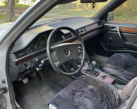 Серый Мерседес В124, объемом двигателя 2 л и пробегом 3 тыс. км за 700 $, фото 2 на Automoto.ua