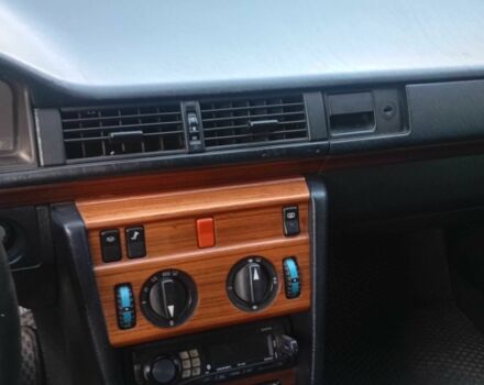 Серый Мерседес В124, объемом двигателя 2 л и пробегом 380 тыс. км за 3200 $, фото 8 на Automoto.ua