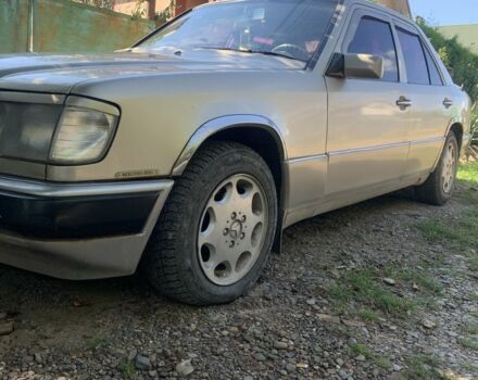 Серый Мерседес В124, объемом двигателя 2.5 л и пробегом 360 тыс. км за 2200 $, фото 1 на Automoto.ua