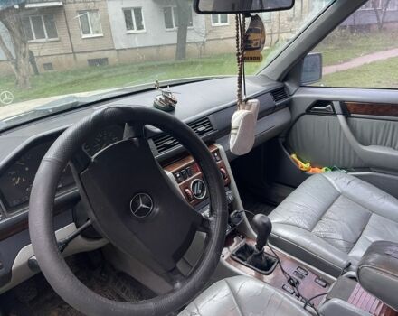 Сірий Мерседес В124, об'ємом двигуна 2.6 л та пробігом 400 тис. км за 1500 $, фото 7 на Automoto.ua