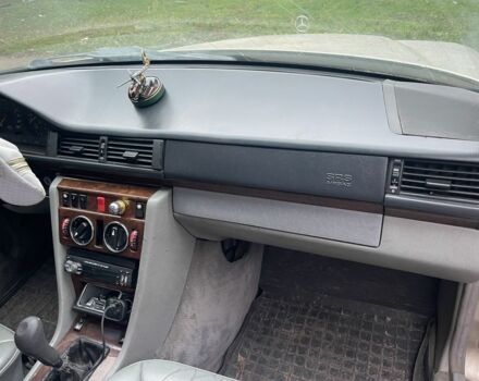 Сірий Мерседес В124, об'ємом двигуна 2.6 л та пробігом 400 тис. км за 1500 $, фото 5 на Automoto.ua