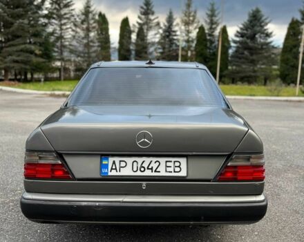Мерседес В124 1988 у Стрые на Automoto.ua Сірий Мерседес В124, об'ємом двигуна 2.3 л та пробігом 3 тис. км за 1750 $, фото 3 на Automoto.ua