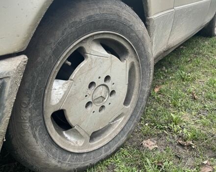 Сірий Мерседес В124, об'ємом двигуна 2.6 л та пробігом 400 тис. км за 1500 $, фото 1 на Automoto.ua